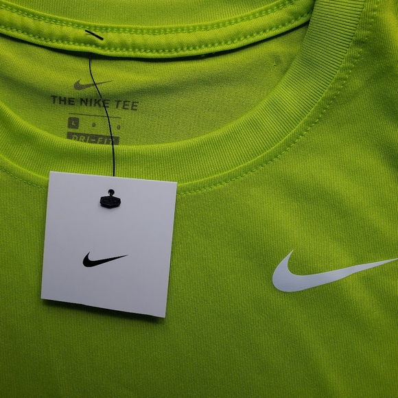 The Nike tee shirt womens activewear neon atomic green nwt new - Picture 2 of 4